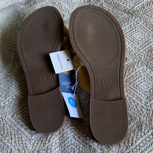Universal Threads Sandals - Picture 3 of 3